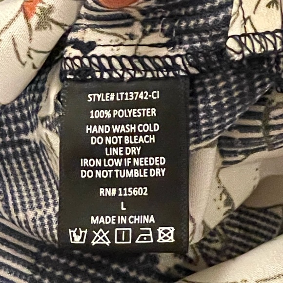 🆕 Lush - Plaid and Floral Long Sleeve Blouse - Picture 9 of 9